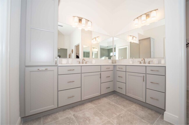 Building Photo - Seasonal 3BR/2BA  with 2-car Garage and PO...
