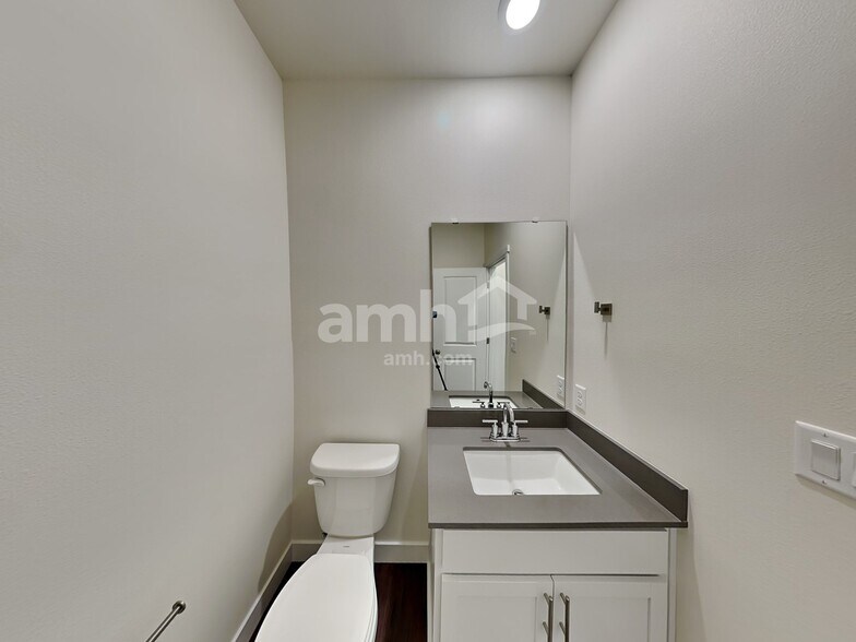 Building Photo - 4839 85th Dr NE