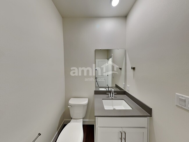 Building Photo - 4808 85th Dr NE