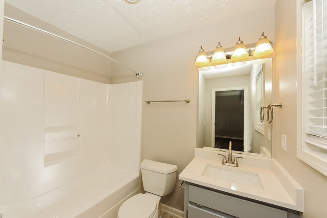 Building Photo - 812 Overlook Trail