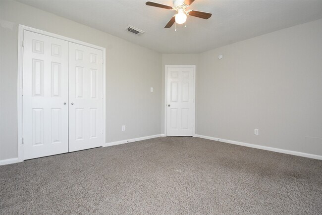 Building Photo - 21603 Falvel Lake Dr