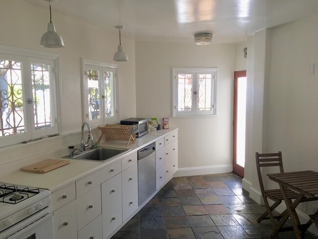 Kitchen - 3936 Beethoven St