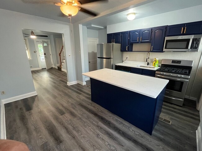 Building Photo - Freshly Renovated Row Home with Beautiful ...