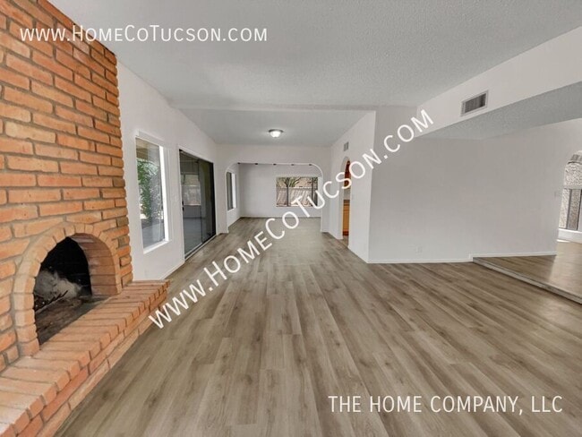 Building Photo - 5243 N Stonehouse Pl