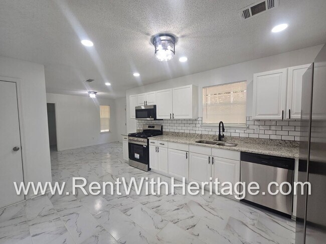 Building Photo - Gorgeous 3bd/ 2.5 bath Home in Popular Nat...