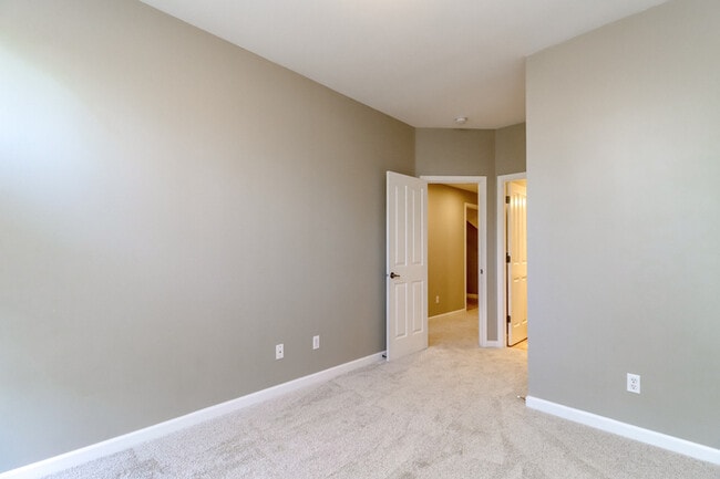 Building Photo - 2355 Yakima Ct