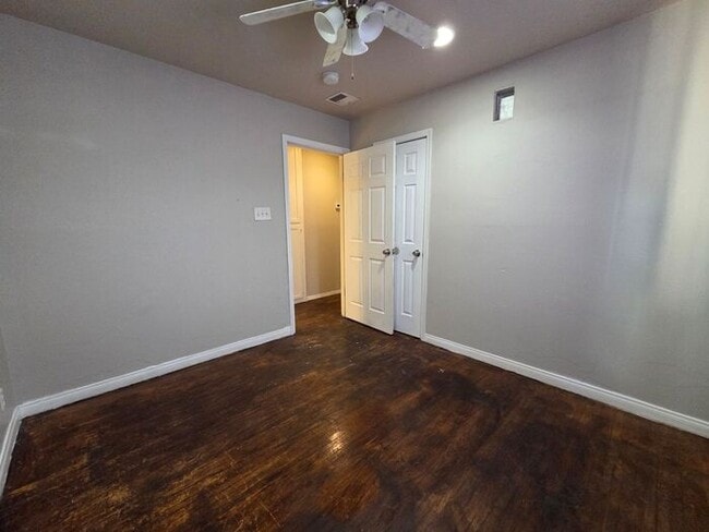 Building Photo - New Listing!