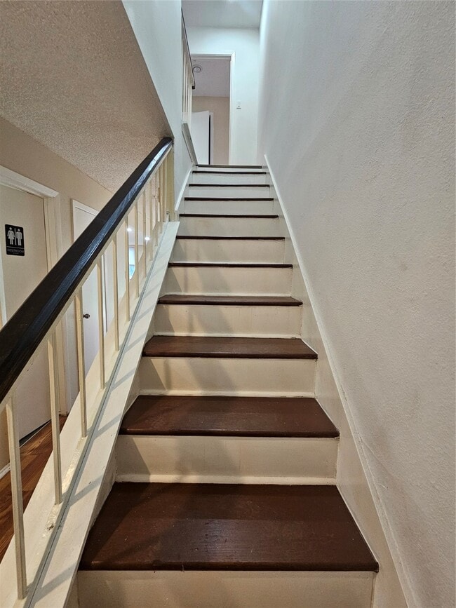 Building Photo - 8622 Quail Burg Ln