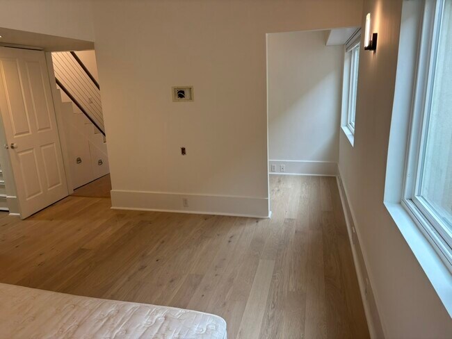 Building Photo - 12217 Rochester Ave