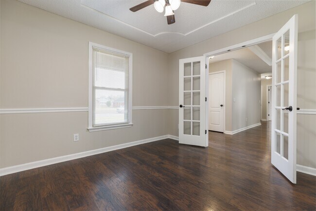 Building Photo - 102 Bordeaux Ln