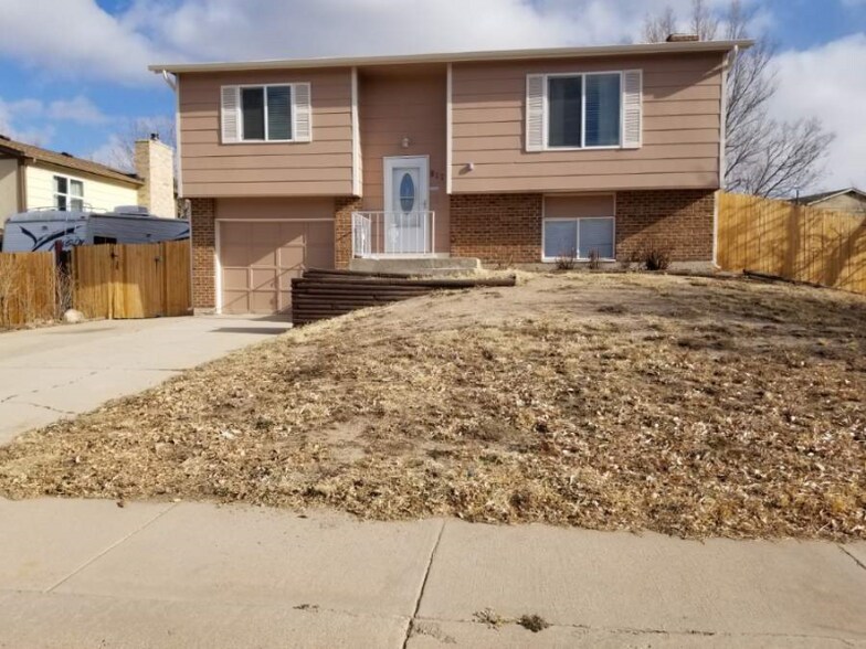 Building Photo - 817 Badger Dr
