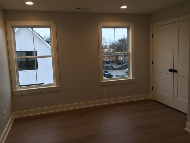 Building Photo - 1207 Sweetbriar Ave