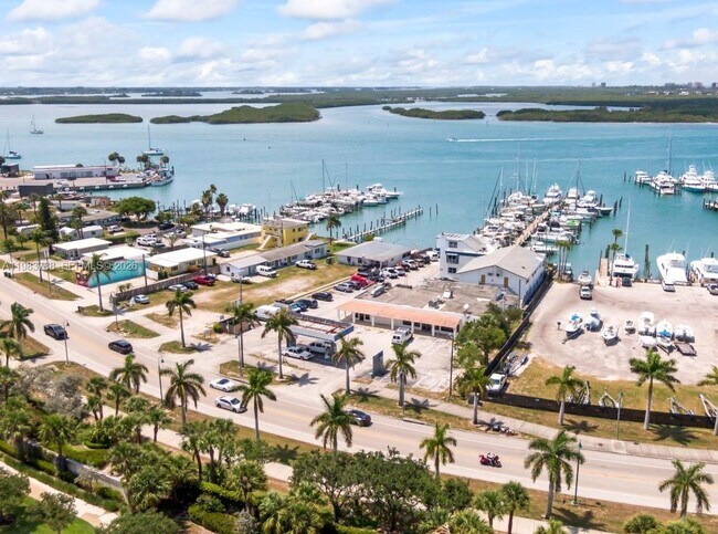 Building Photo - 1010 Seaway Dr