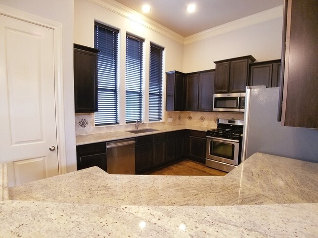 Building Photo - 2311 Arabelle St