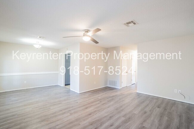 Building Photo - S Hudson Ave Duplex