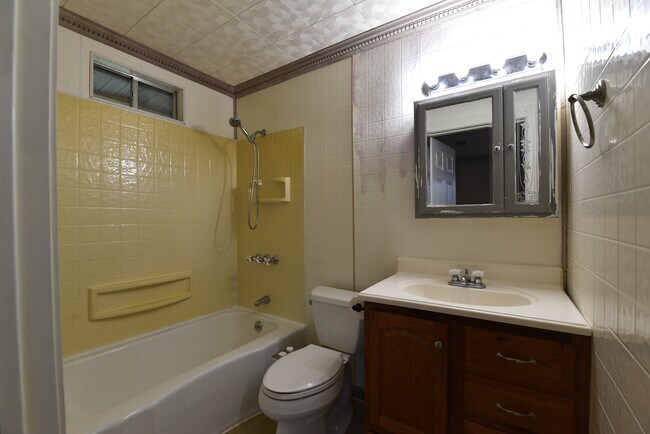 Building Photo - 1713 Ordway St