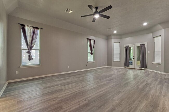Building Photo - 10506 Crestwater Cir