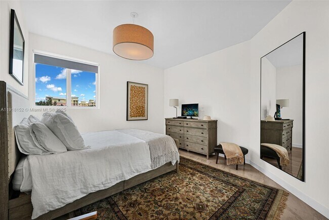 Building Photo - 1900 SE 2nd St