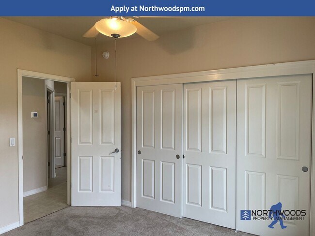 Building Photo - PET FRIENDLY!! Beautiful 3 Bedroom 2 Bath Home in Eagle Point Golf Course Community