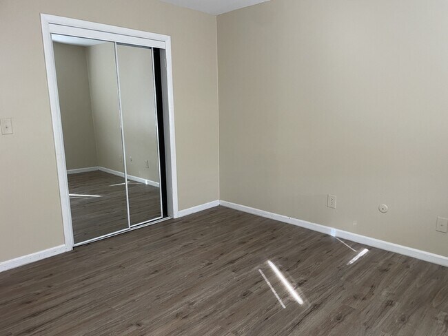 Building Photo - 497 S Wood Ave