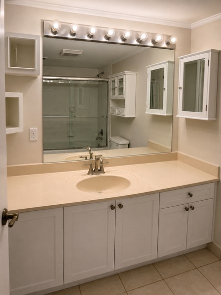 Building Photo - 1100 Crestwood Ct S