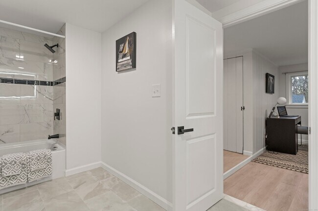 Building Photo - 45 Westledge Rd