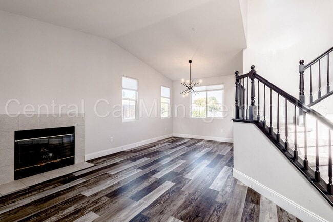 Building Photo - 4 Bedroom/3 Bath Home with Solar, Pool and...