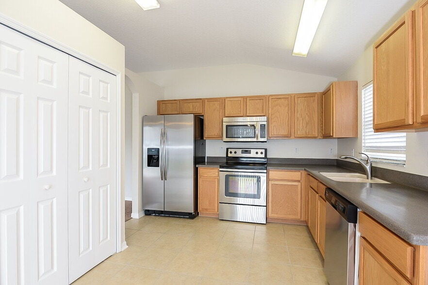 Building Photo - 34325 Smart Dr