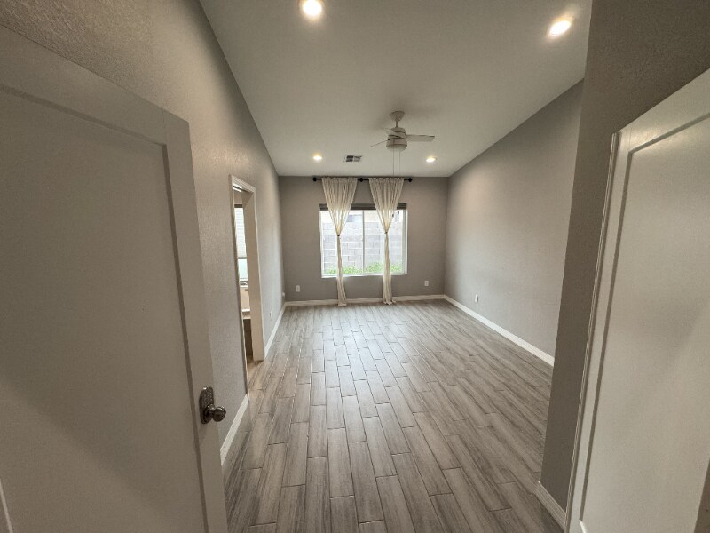 Building Photo - 1558 W 5th St