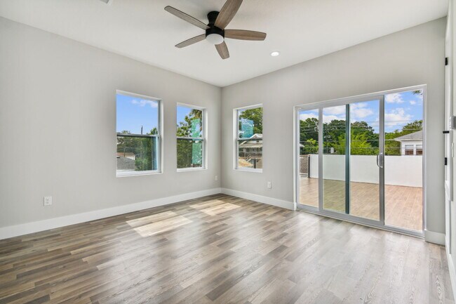 Building Photo - 2840 1st Ave S