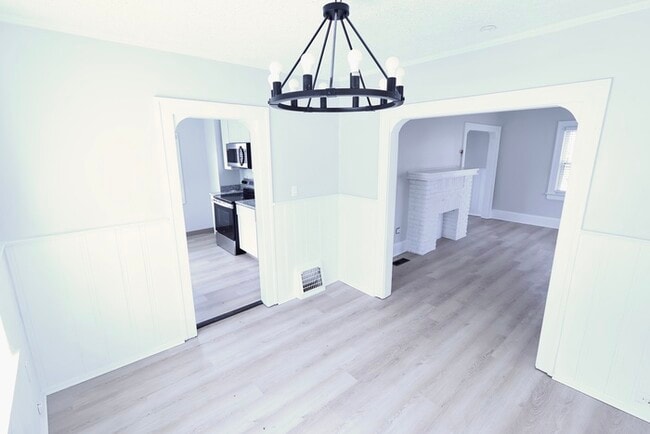 Building Photo - 1490 Hillside Terrace