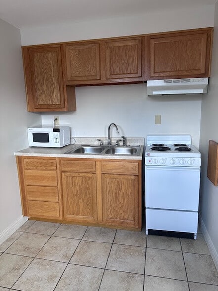 Kitchen - 319 W North St