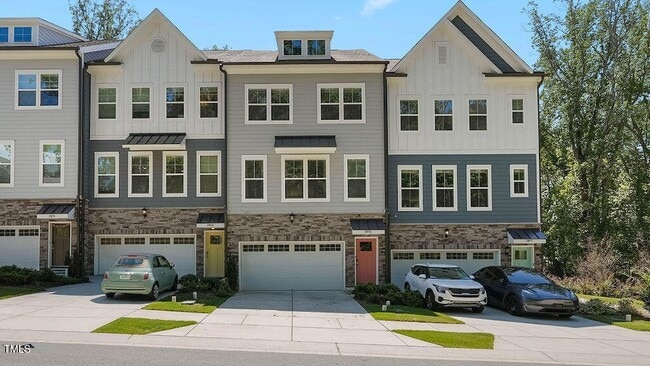 Primary Photo - 2075 Eva Pearl Dr
