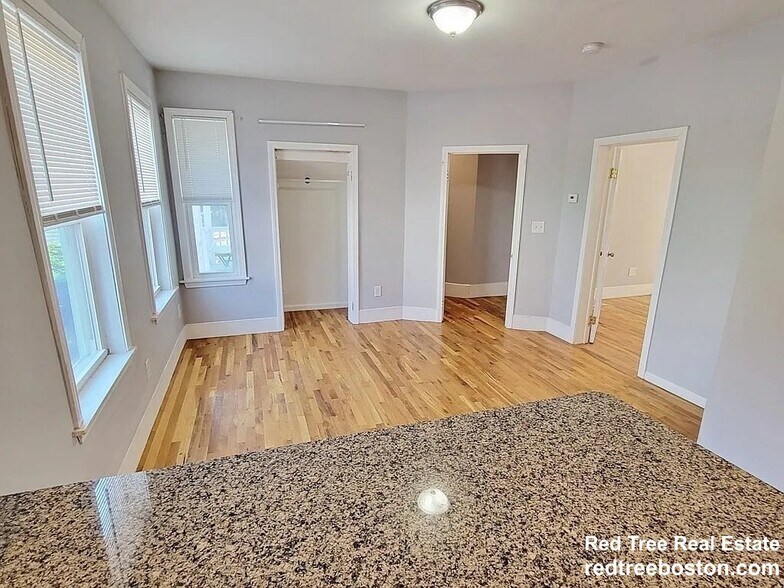 Building Photo - 39 Pinckney St