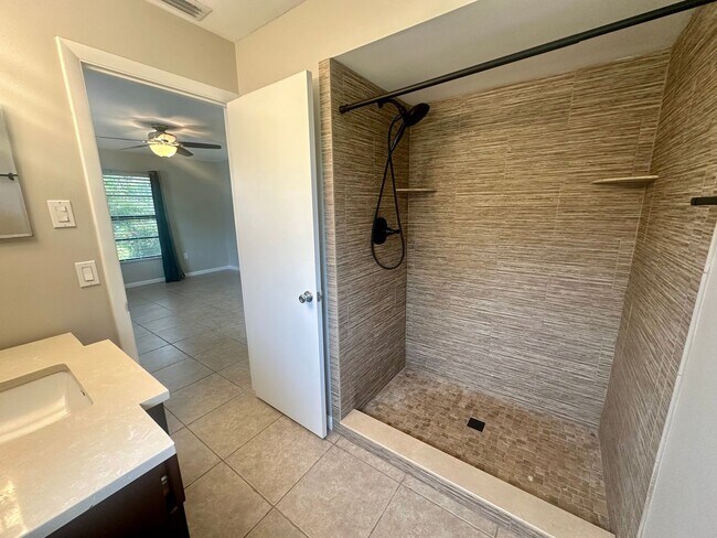 Building Photo - 3 Bedroom/ 2 Bath Fenced in Home for rent ...