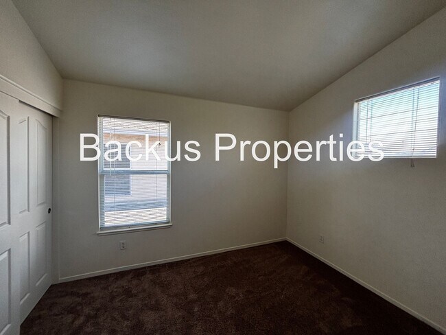 Building Photo - Wonderful two bedroom home close to Constitution shopping center