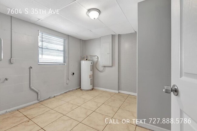 Building Photo - 7604 S 35th Ave