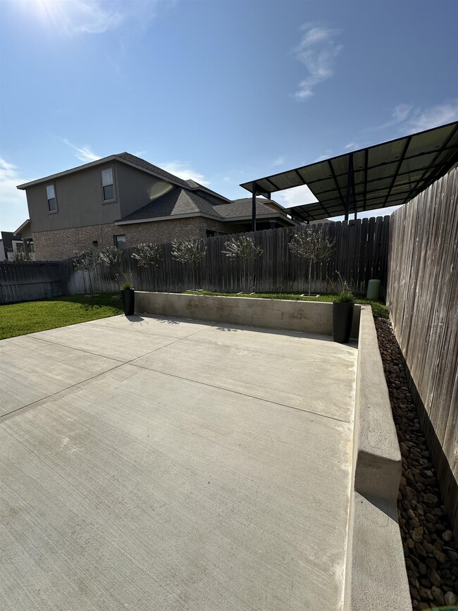 Building Photo - 1404 Orto Dr.