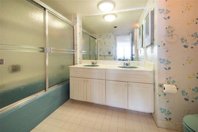 Building Photo - 4020 Galt Ocean Dr