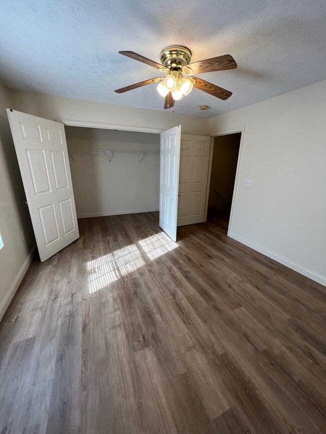 Building Photo - 24 Jade Ct