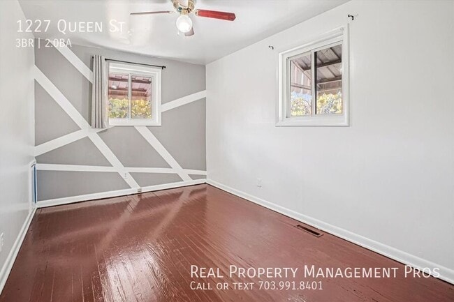 Building Photo - 1227 Queen St