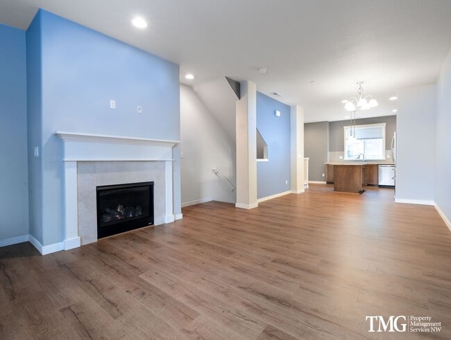 Building Photo - Beautiful 2br/2ba Townhome in Great Wilsonville Location!