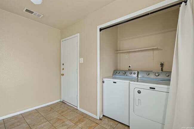 Building Photo - 602 Catalina Ave