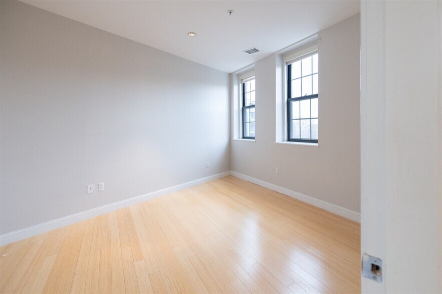 Building Photo - 490 Harrison Ave