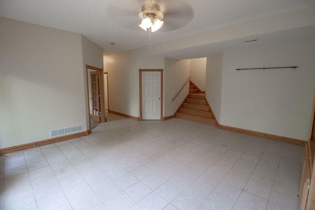 Building Photo - 1420 Bradford Dr