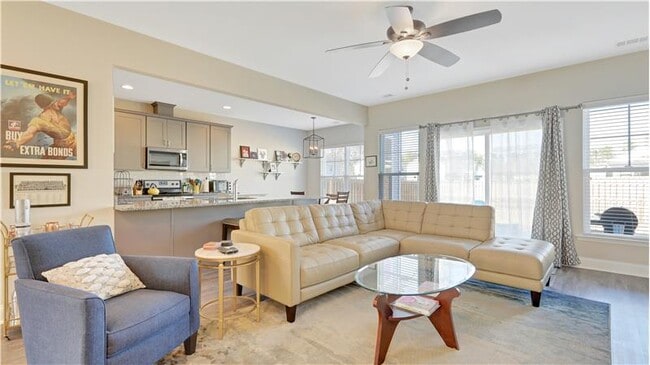 Building Photo - 170 Whitaker Way N