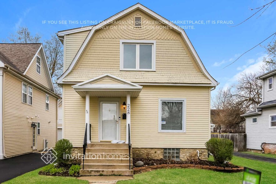 Primary Photo - 228 S Hickory Ave