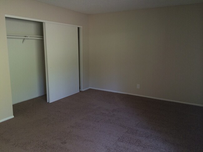 Building Photo - ranchview490