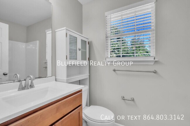 Building Photo - 106 Pine Needle Rd