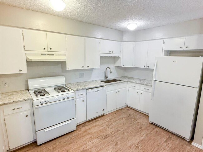 Building Photo - 409 Rawhide Loop